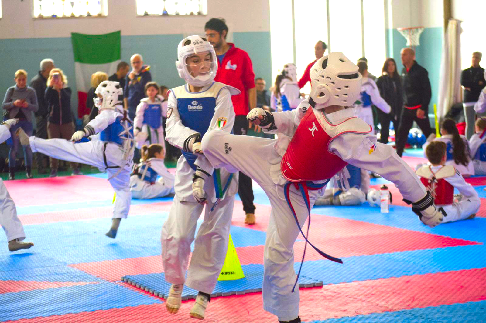 Combattimento tra due atleti di taekwondo